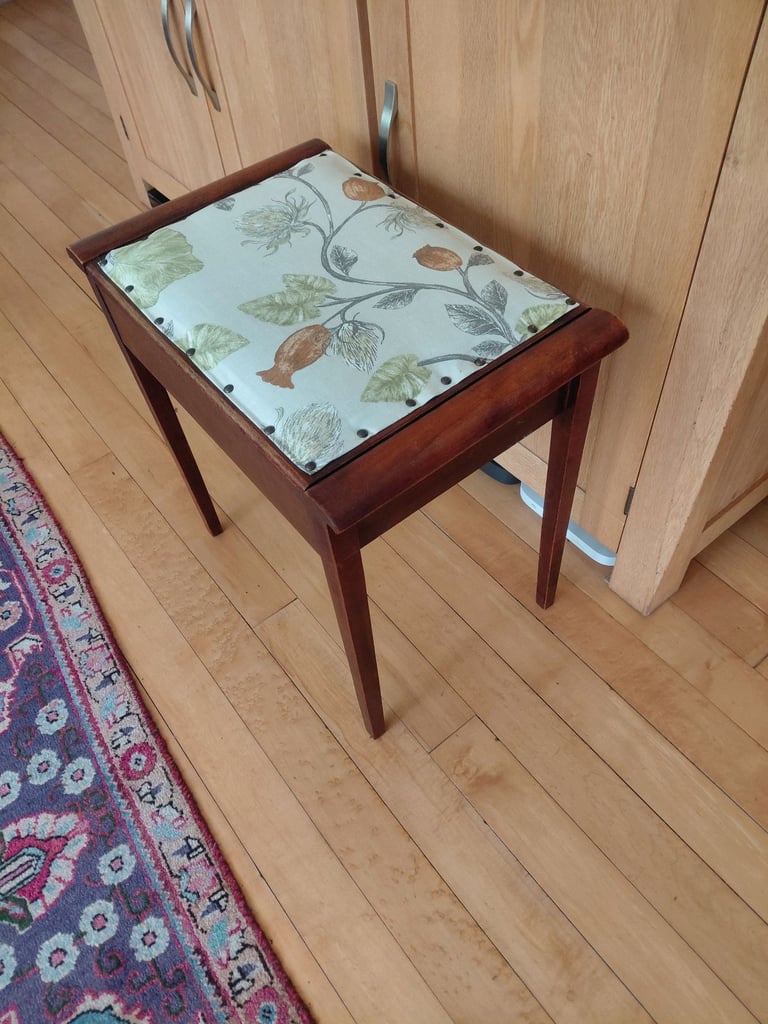 Piano stool