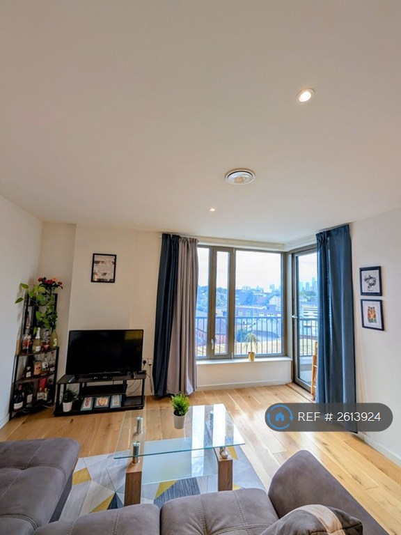 2 bedroom flat in Camberwell Passage, London, SE5 (2 bed) (#2613924)