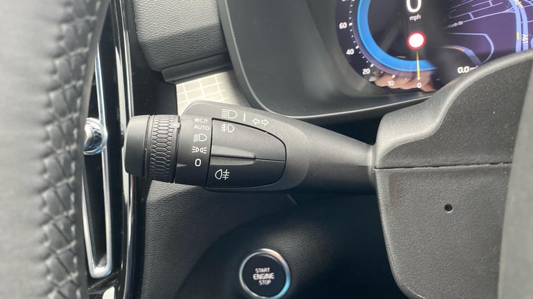 2022 Volvo XC40 2.0 B3 MHEV Plus SUV 5dr Petrol Hybrid DCT Auto Euro 6 (s/s) (163 ps) Petrol/Elec...