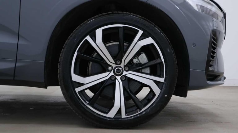 2024 Volvo XC60 2.0h T8 Recharge 18.8kWh Ultimate Dark Auto AWD Euro 6 (s/s) 5dr ESTATE Petrol/El...