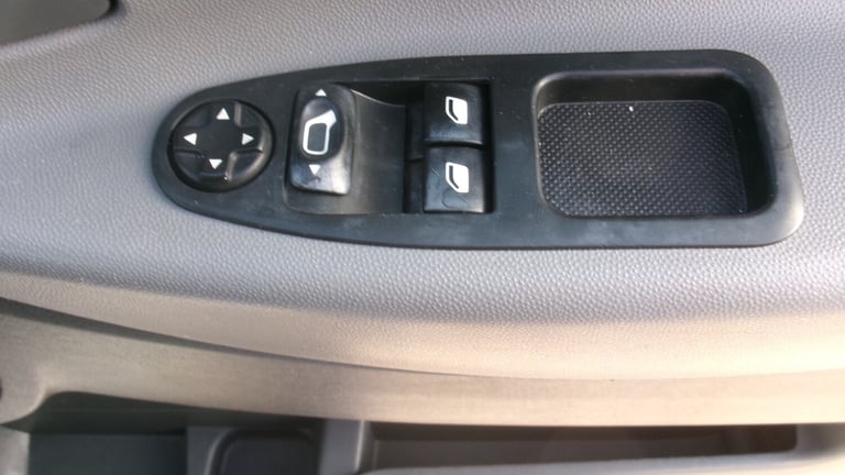 2013 Peugeot Expert 1000 1.6 HDi 90ps H1 Professional Van NO VAT PANEL VAN Diesel Manual