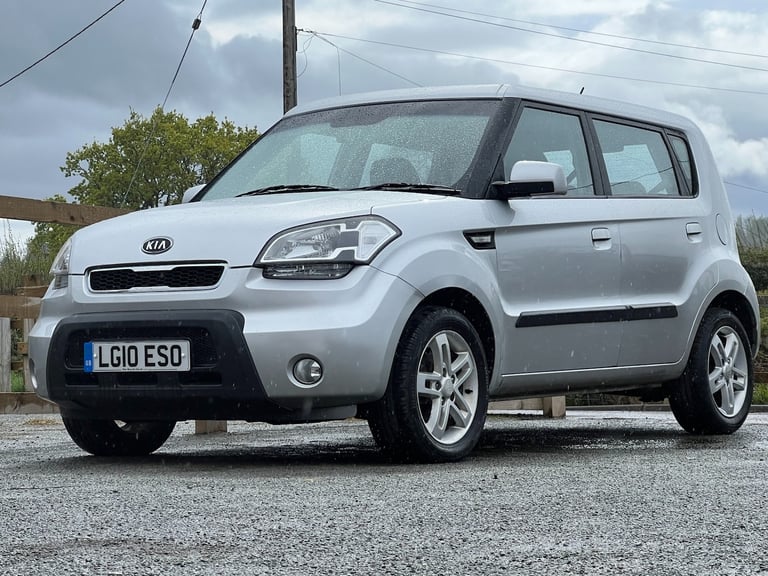 KIA SOUL 1.6 CRDi 2 5dr Silver Lovely Value Family motoring