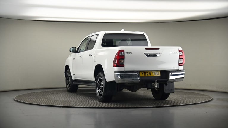 2024 Toyota Hilux 2.8 D-4D Invincible Pickup Double Cab 4dr Diesel Auto 4WD Euro 6 (s/s) (204 Pic...
