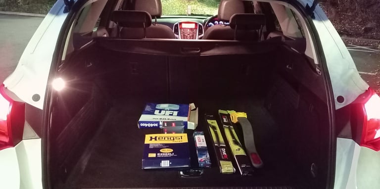 Vauxhall, ASTRA, Estate, 2012, Auto, Automatic, 1956 (cc), 5 doors, 2 Keys