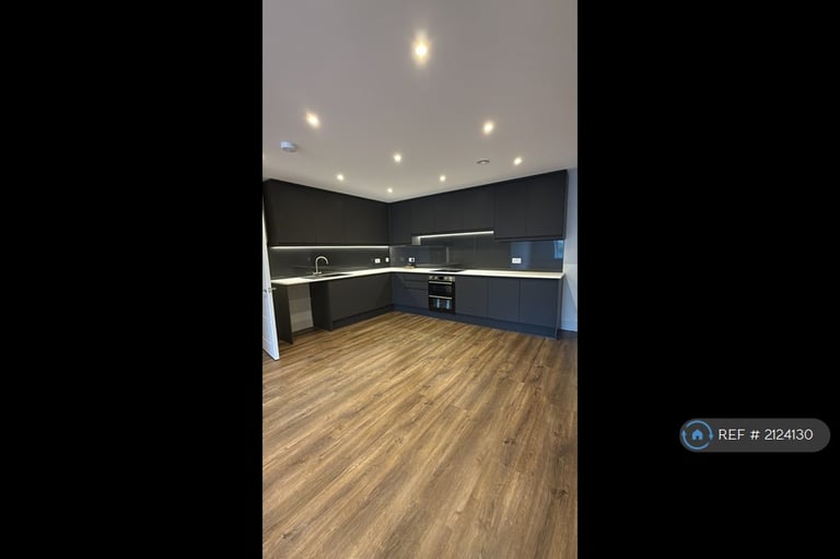 2 bedroom flat in Luton Road, Chatham, ME4 (2 bed) (#2124130)