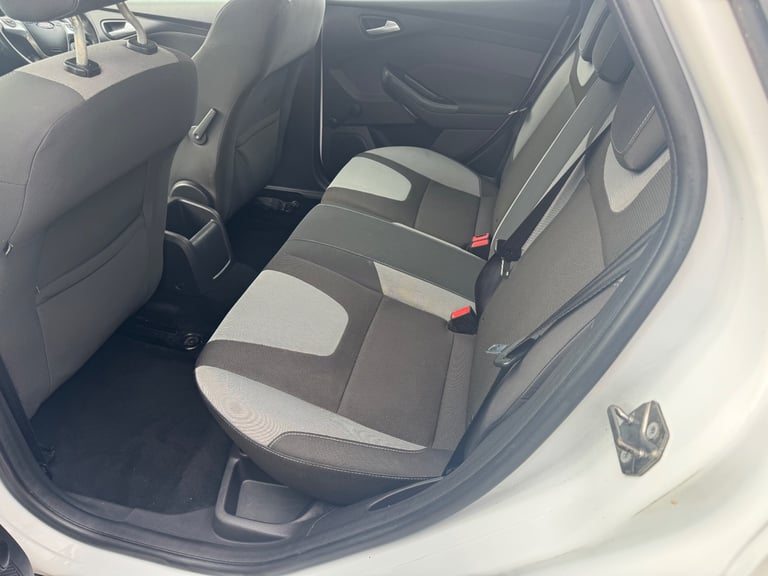 2012 (62) Ford, FOCUS, Zetec Hatchback, Manual, 998 (cc), Petrol 5 doors Low Mileage 