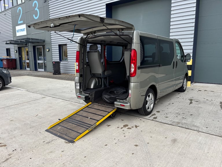 RENAULT TRAFIC 2.0TD DCI SL27 SPORT MINIBUS 1 OWNER FROM NEW ONLY DONE 117,000 MILES