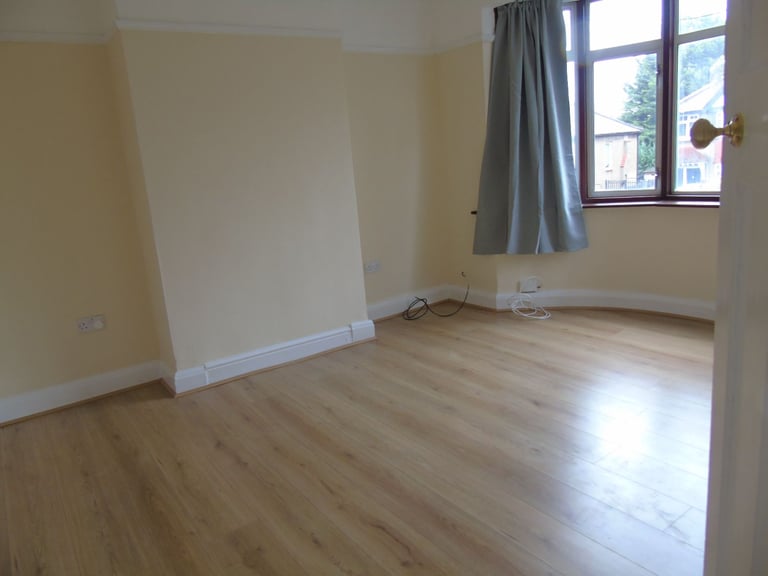Very large 3 bedroom house for rent in the heart of Enfield EN8! Viewings start now