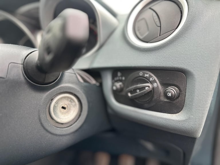 2011 Ford Fiesta 1.4 Titanium 5dr HATCHBACK Petrol Manual