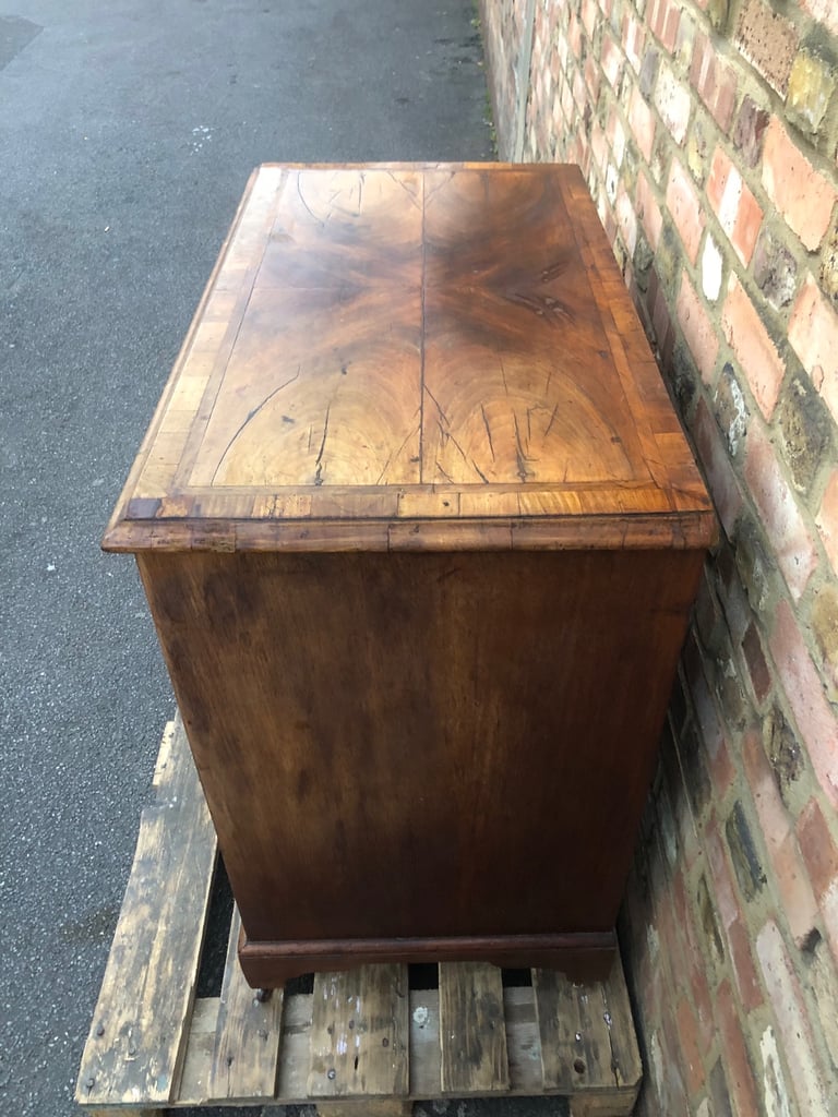 Antique 18th century Queen Ann Walnut chest of drawers 