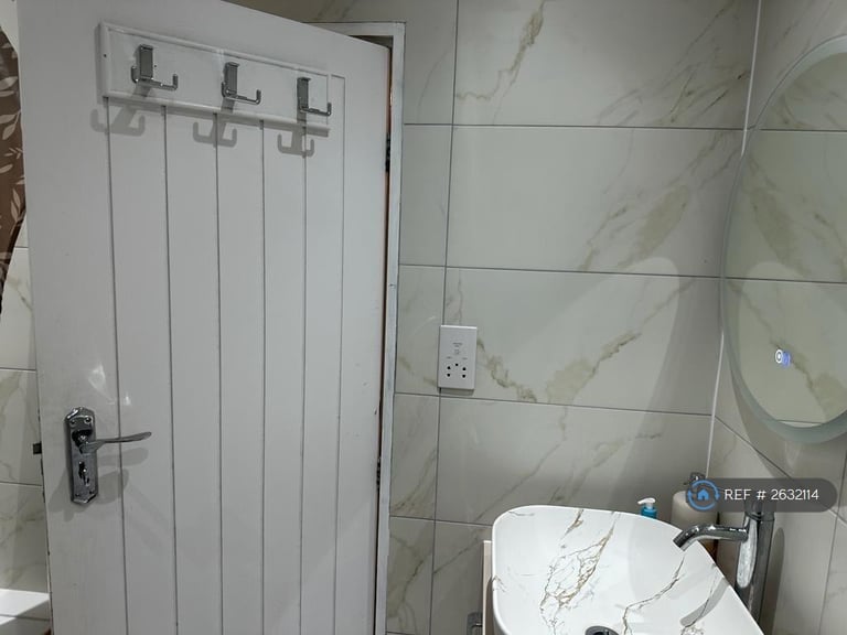 4 bedroom house in Parry Green North, Slough, SL3 (4 bed) (#2632114)
