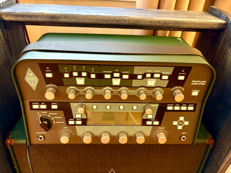 Kemper 600w Profiling Amplifier & floor remote