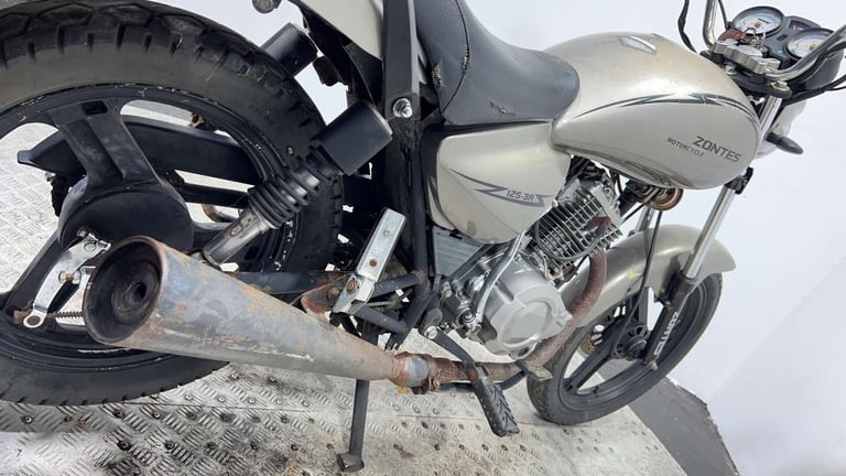 Zontes ZT 2012 20K RUNNING PROJECT BIKE SPARE OR REPAIR 125CC COMMUTER