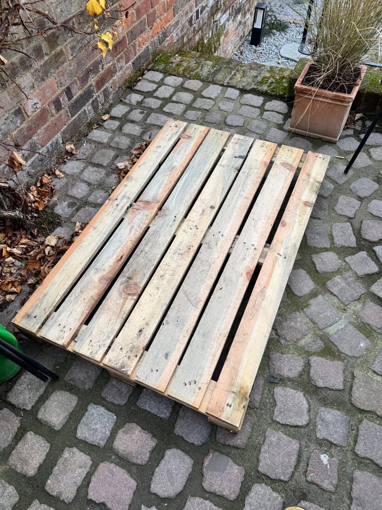FREE Pallet. Very good condition and sturdy. See pics. 