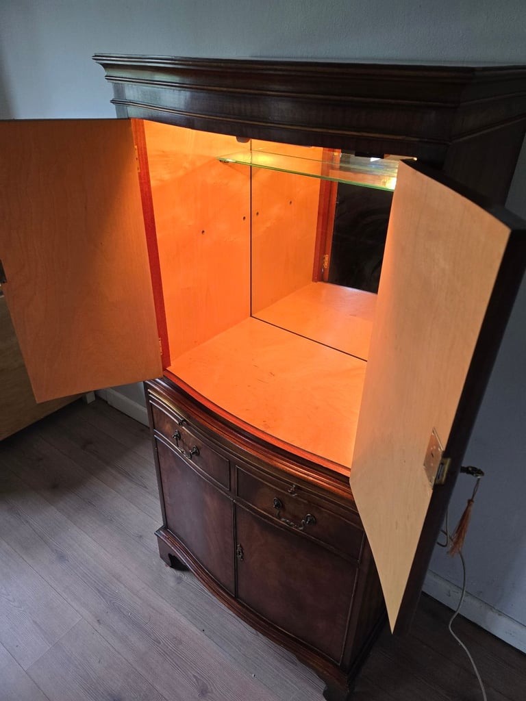 VINTAGE Burr Walnut Purpose Built Cocktail Drinks Cabinet -Possible Local Delivery