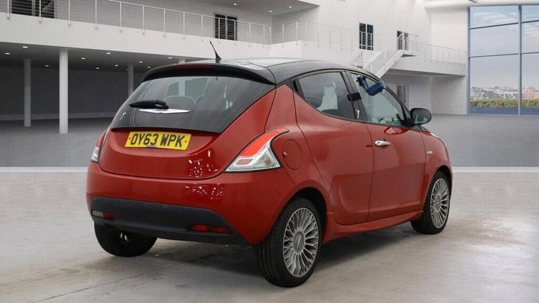 2013 Chrysler Ypsilon 0.9 TwinAir Black and Red 5dr HATCHBACK PETROL Manual