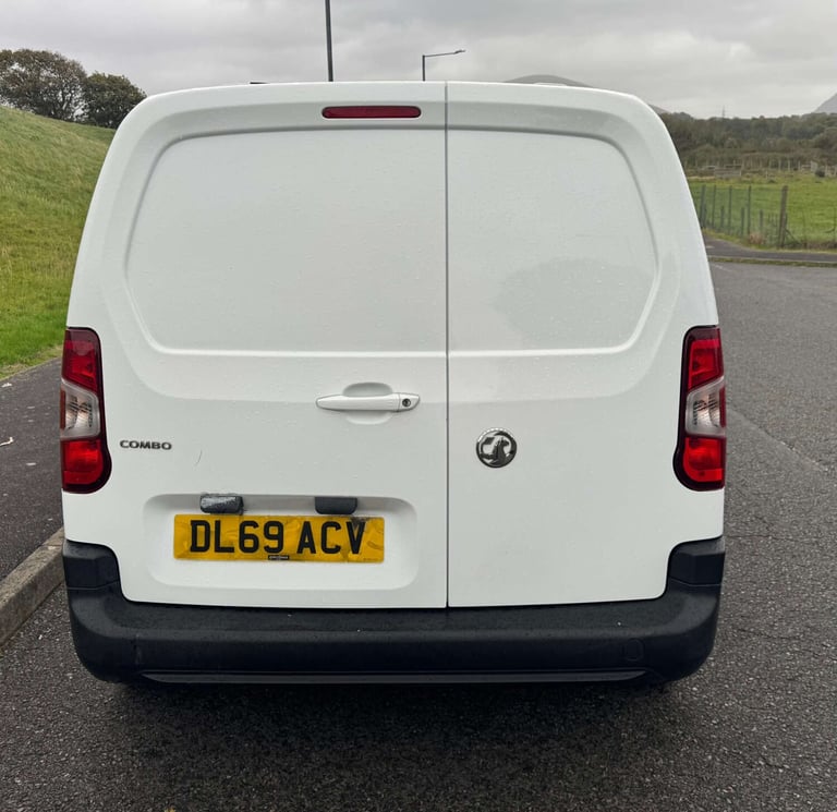 2019 Vauxhall Combo 1.5 Combo 2000 Edition S/S Auto Panel Van Diesel Automatic
