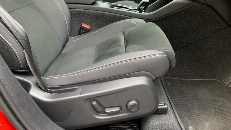 2024 Volvo XC40 2.0 B4 MHEV Plus SUV 5dr Petrol Hybrid DCT Auto Euro 6 (s/s) (197 ps) ESTATE Petr...