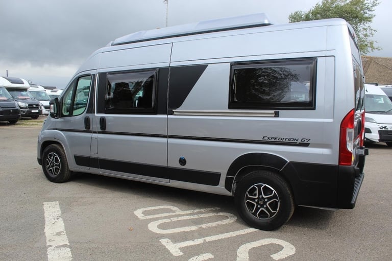 Auto-Trail Expedition 67 POP TOP ROOF, AUTOMATIC DIESEL AUTOMATIC 2025