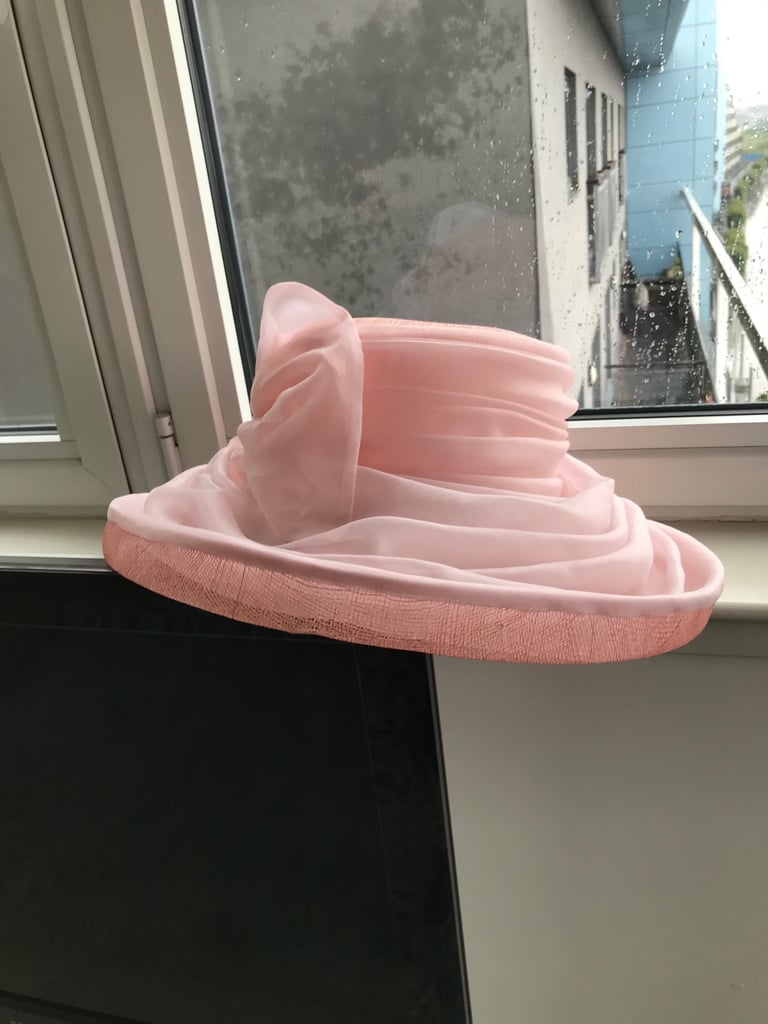 Pale Pink Dress Hat, size 55/56. Chiffon detail and bow. Immaculate. Sell £18