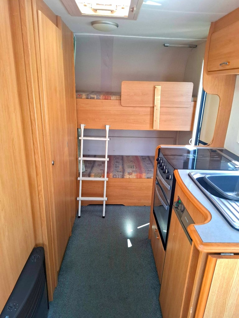 Lighweight 4 berth Lunar Zenith caravan 2004 year 