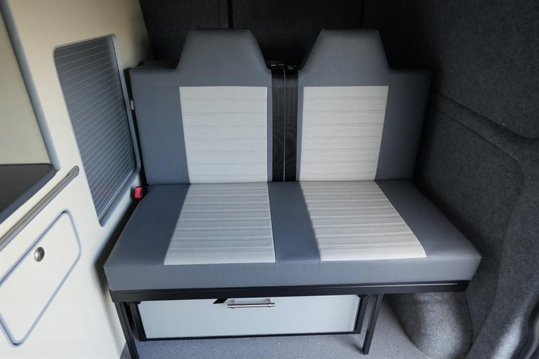 Ford Transit CUSTOM DUB HUT 4 BERTH 5 TRAVEL SEAT MOTORHOME
