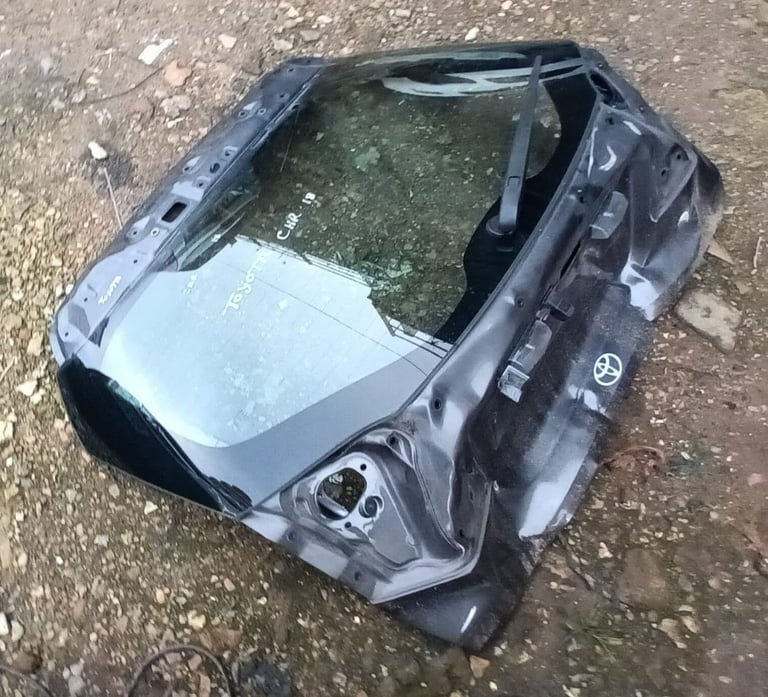 Toyota H-CR 18 Tailgate back Glass