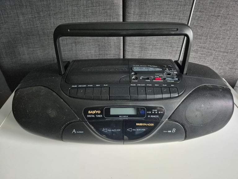 Sanyo MCD-Z37 Boombox