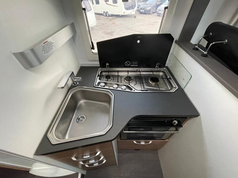 Adria Matrix 670 sc Axess Automatic Rear Garage, Island bed motorhome