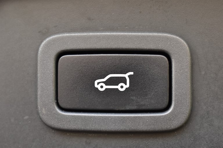 2017 Land Rover Range Rover Velar HSE+MEGA SPECIFICATION!!! Estate Diesel Automatic