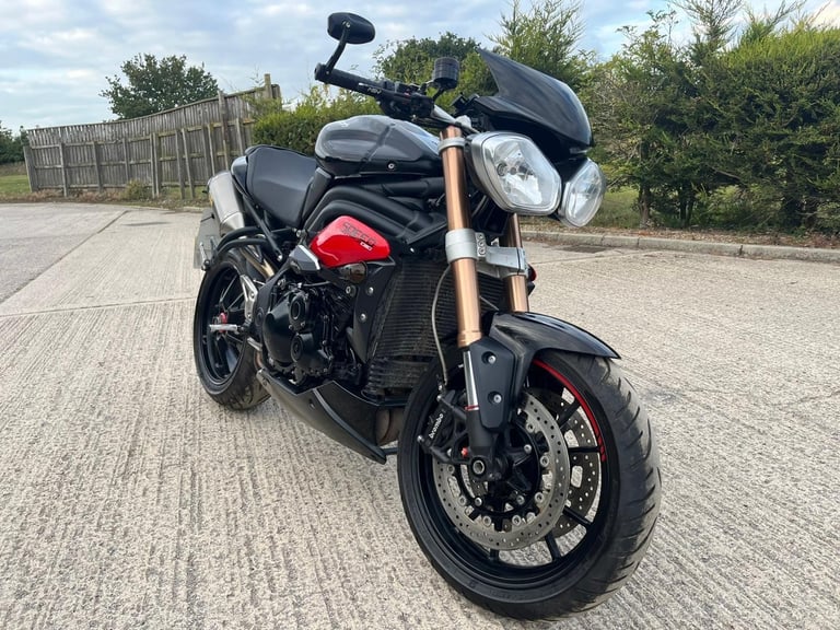 2013 13 TRIUMPH SPEED TRIPLE 1050 R BLACK NEW MOT HISTORY 12k MILES NAKED
