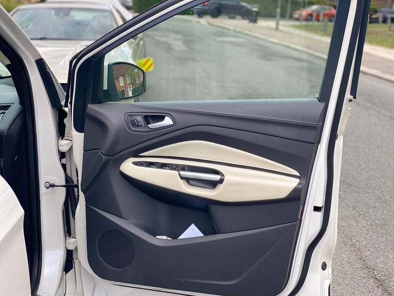 Ford, KUGA VIGNALE, Hatchback, 2019 mileage 50000