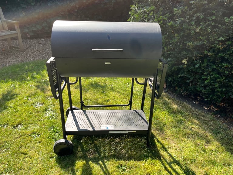 Charcoal Barbecue with expandable wings
