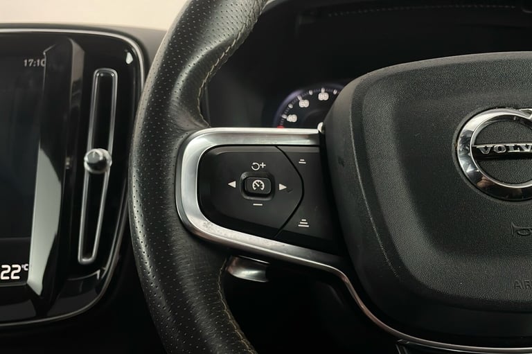  Volvo Xc40 2.0 T4 R Design Suv 5dr Petrol Auto Euro 6 s/s 190 Ps Petrol