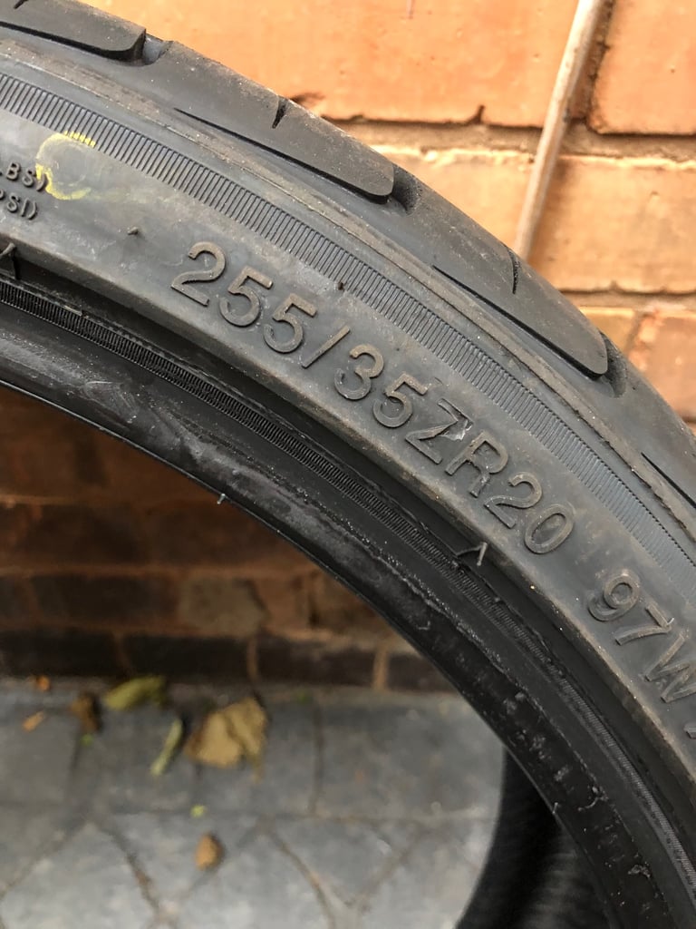 2 x 255/35/20 Tyres 