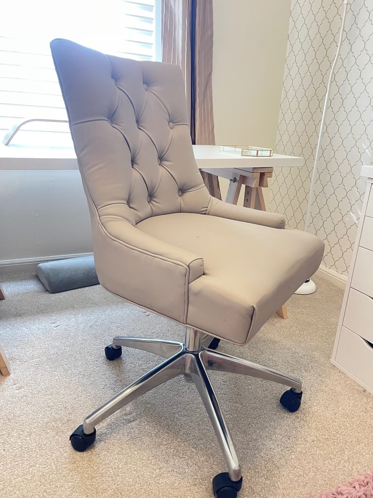 ✨ Beige Faux Leather Office / Desk Chair on Wheels ✨ Excellent Condition *Must go this week!