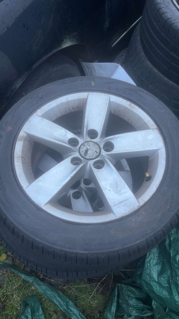 Vw alloys 16inch brand new tyres 