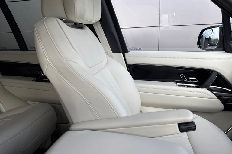 2025 Land Rover Range Rover 3.0 P460e 38.2kWh Autobiography Auto 4WD Euro 6 (s/s) 5dr SUV Automatic