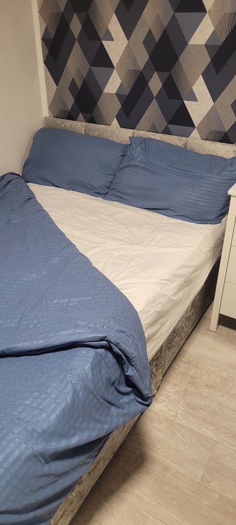 Crushed velvet double bed 