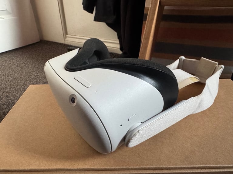 Meta Quest 2 128GB VR Headset With Accessories