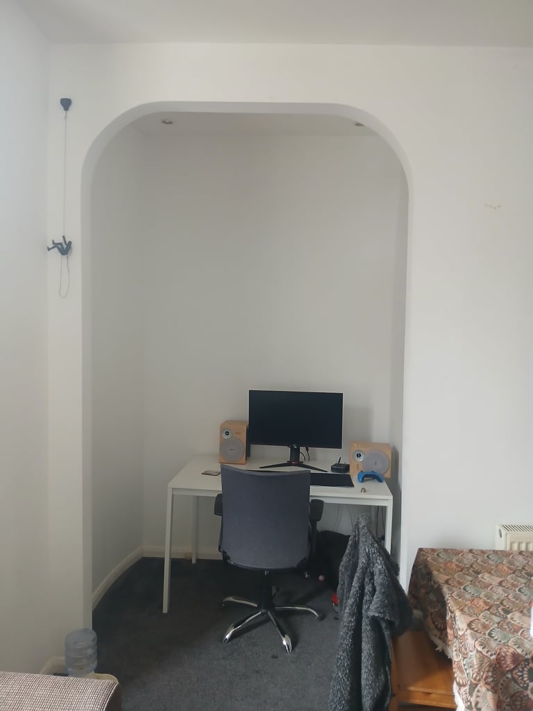 2 bed flat Whiteinch west end 