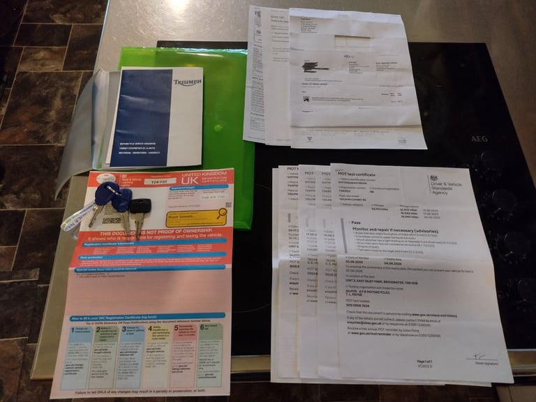 2001 Y. Triumph Sprint RS 955i Sprint RS. ORANGE. 22K, NEW MOT VGC. 3 KEYS. HEATED GRIPS.