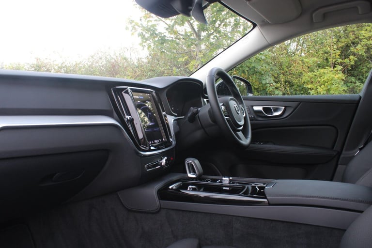 2025 Volvo V60 2.0 T6 18.8kWh Plus Auto AWD Euro 6 (s/s) 5dr ESTATE Petrol/Electric Hybrid Automatic