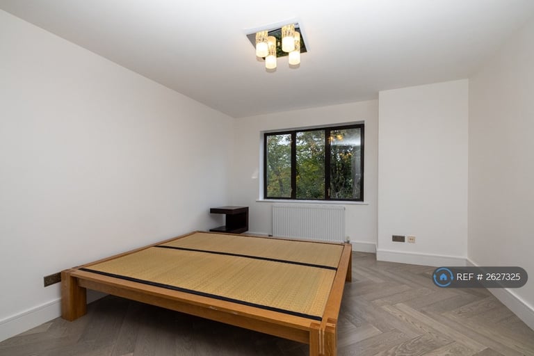 1 bedroom flat in The Brookdales, London, NW11 (1 bed) (#2627325)