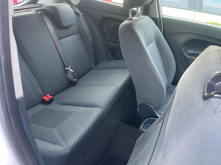 FORD FIESTA 1.2 ZETEC 12 REG WHITE 3 DOOR 12 MONTHS MOT TAX £165 LOW INSURANCE 50+MPG