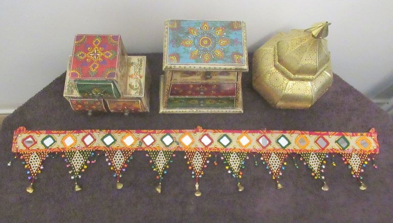 image for Moroccan-style 2 sets of small drawers, T-lite lantern and decorative toran
