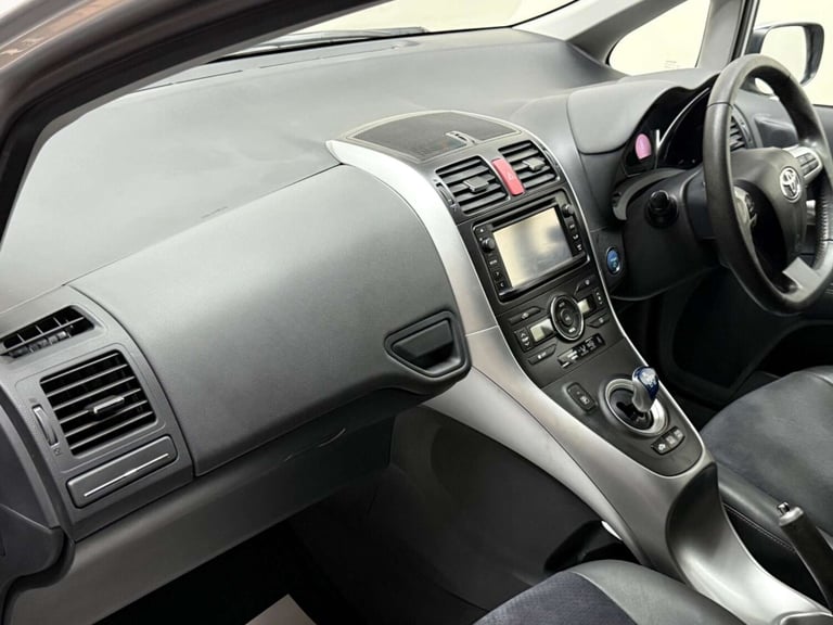 2012 Toyota Auris 1.8 VVT-h T Spirit CVT Euro 5 (s/s) 5dr Hatchback Hybrid Automatic