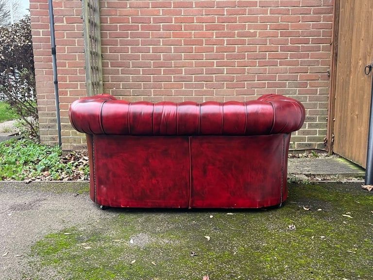 Stunning Oxblood Red Leather Chesterfield 2-Seater Club Sofa