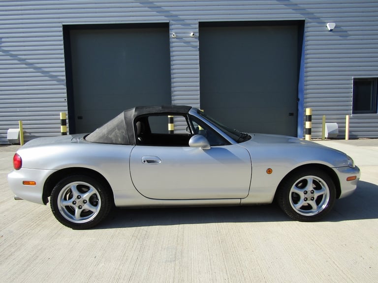  Mazda MX-5 1.6 ROADSTER 2DR MANUAL CONVERTIBLE LEFT HAND DRIVE Sports Petrol Manual