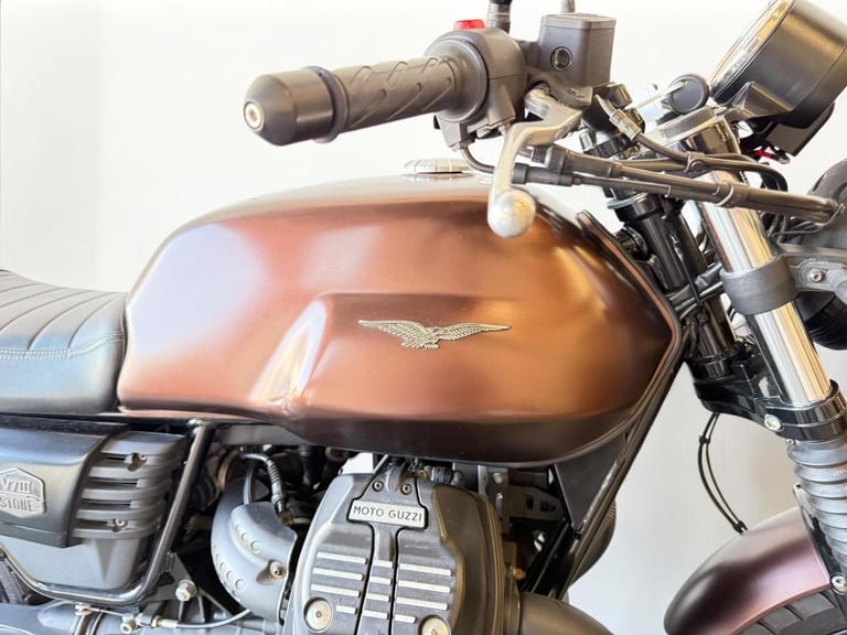 2020 Moto Guzzi V7 744 III Stone Night Pack Euro 4